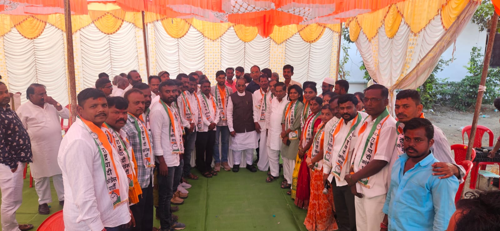 भारतीय जनता पक्षाचे कार्यकर्ते राष्ट्रवादी पक्षाकडून उमेदवारी दाखल