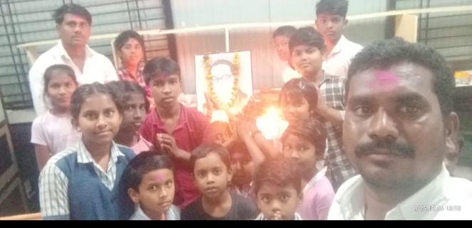 अण्णाभाऊ साठे अभ्यासिका केंद्रात डॉ बाबासाहेब आंबेडकर यांना अभिवादन