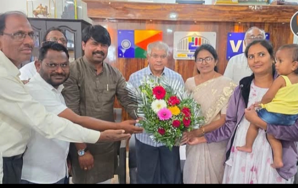 यवतमाळच्या विजयी नगरसेवकांनी घेतली ॲड. बाळासाहेब आंबेडकर यांची भेट