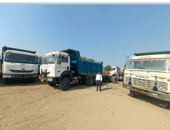 विना नंबर हायवांवर जिल्हाधिकाऱ्यांची अचानक धडक कारवाई