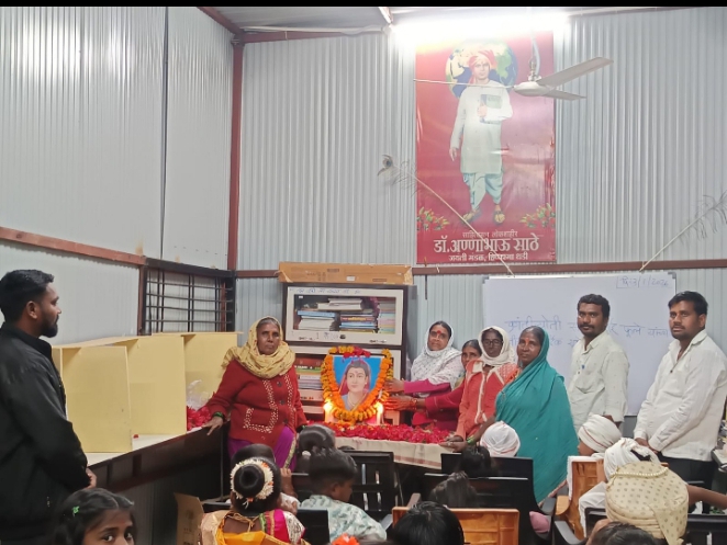 डॉ.आण्णा भाऊ साठे वाचनालयात,सावित्रीबाई फुले जयंती साजरी.