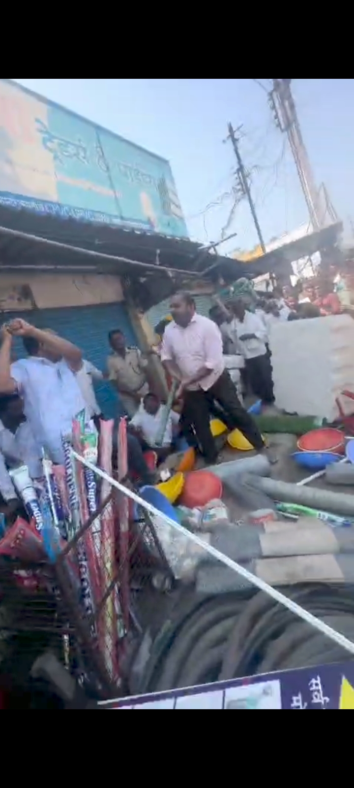 नरसीत आजी-माजी सरपंचाची व त्यांच्या भावांची तुंबळ हाणामारी