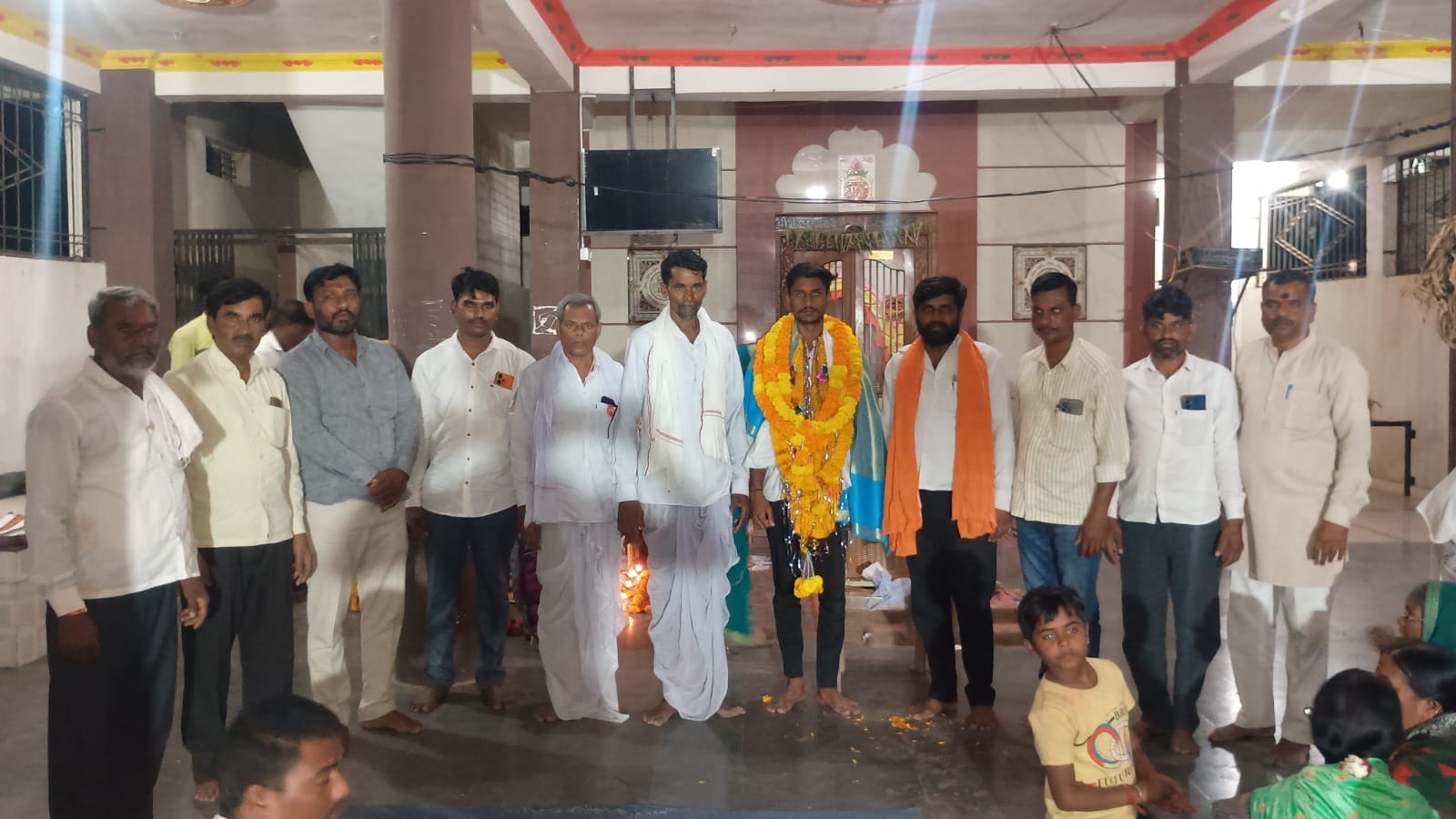 दत्तात्रय गंधाफुले यांची नांदेड पोलीस दलात निवड झाल्याबद्दल गावकऱ्याकडुन सत्कार