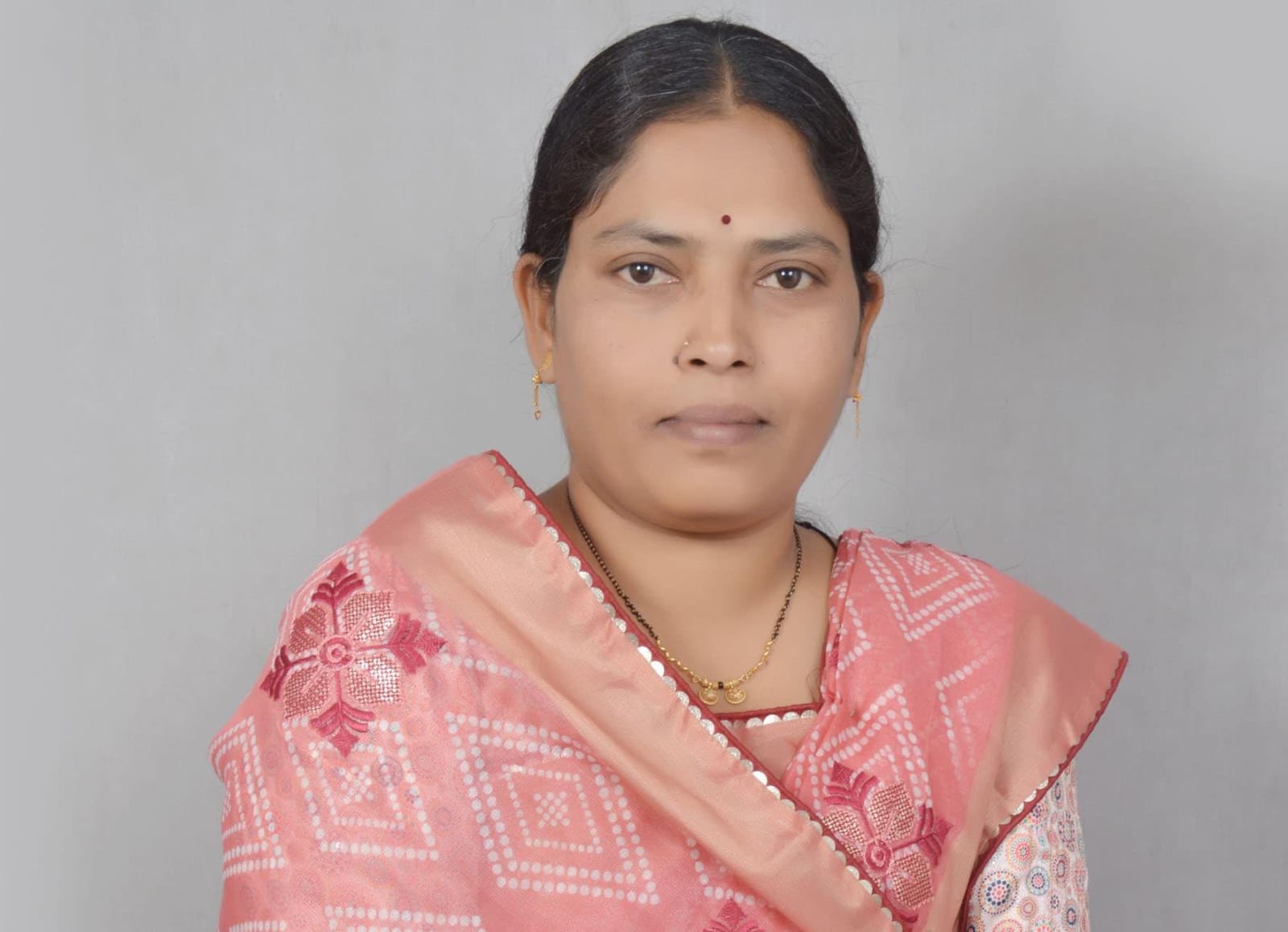 विद्यार्थ्यांचे कागदपत्रे तात्काळ द्या - नगरसेविका अनुपमा गायकवाड यांची मागणी